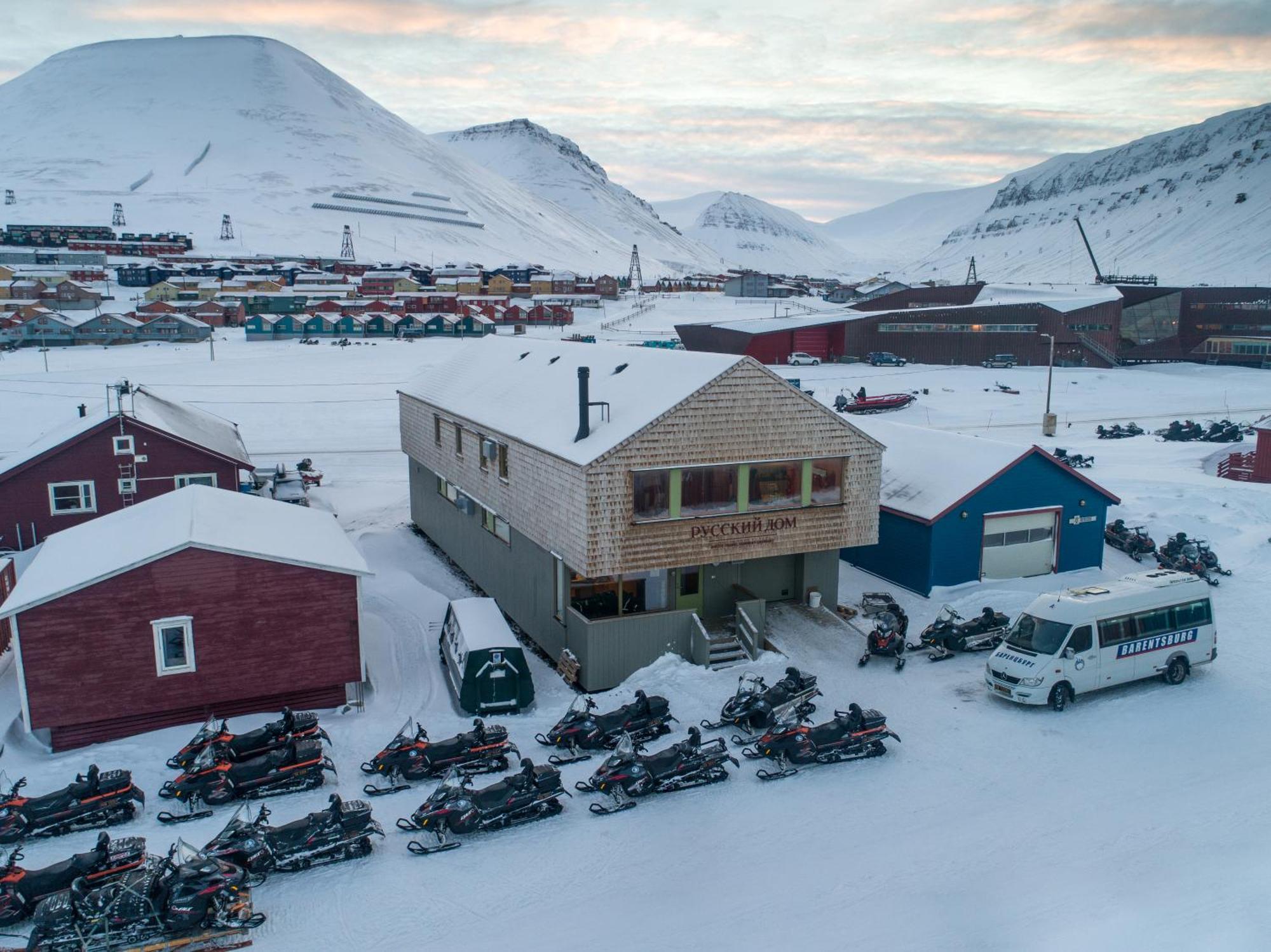 Russkiy Dom Longyearbyen Dış mekan fotoğraf