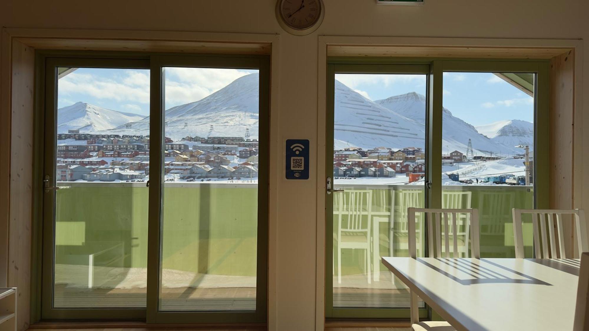 Russkiy Dom Longyearbyen Dış mekan fotoğraf