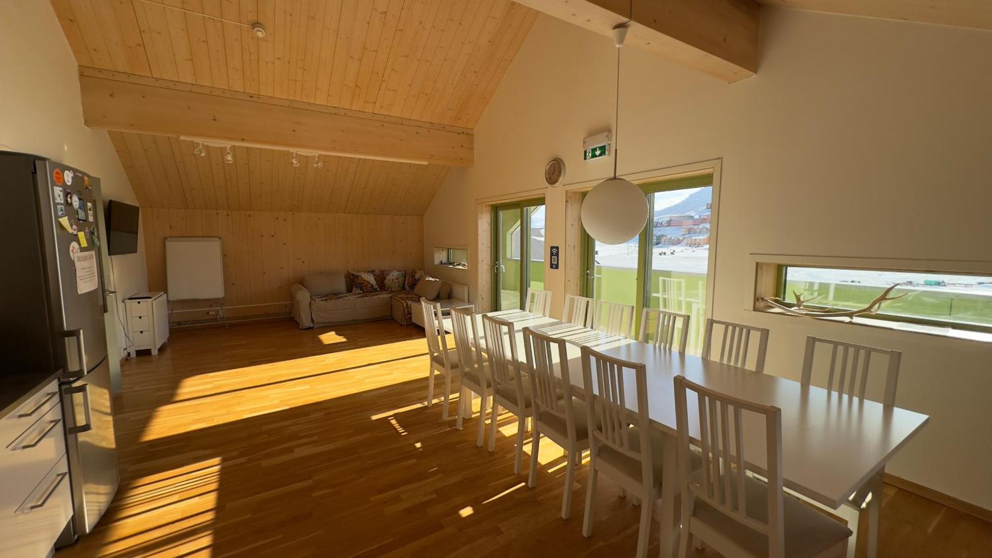 Russkiy Dom Longyearbyen Dış mekan fotoğraf